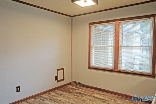 Building Photo - 209 Winthrop Dr SW