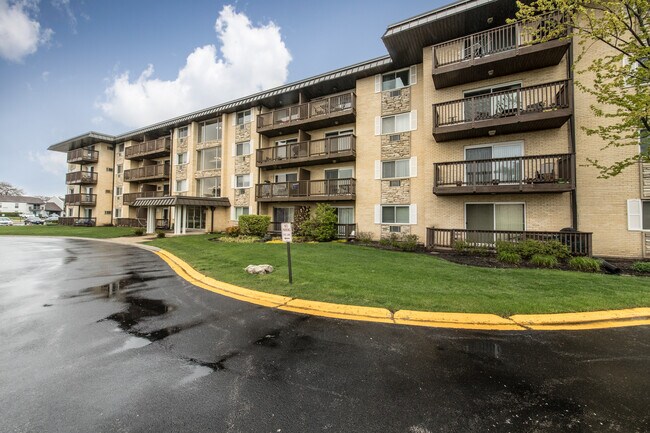 Primary Photo - 2218 Falcon Dr