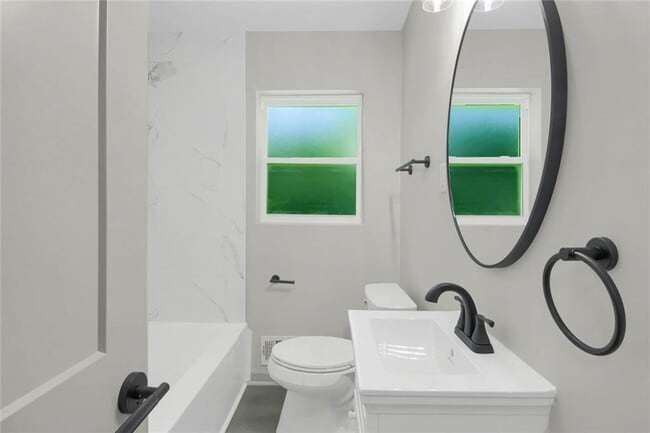 Building Photo - 2926 Monterey Dr