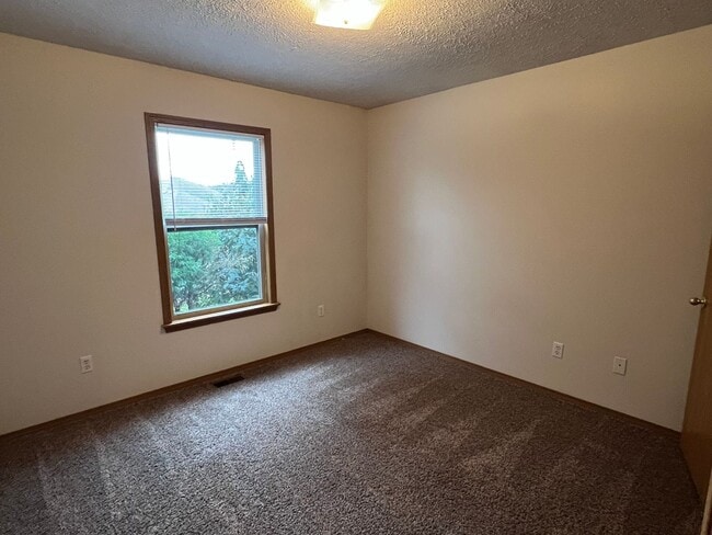 Building Photo - Nixa Rental available in Tuckaway neighborhood