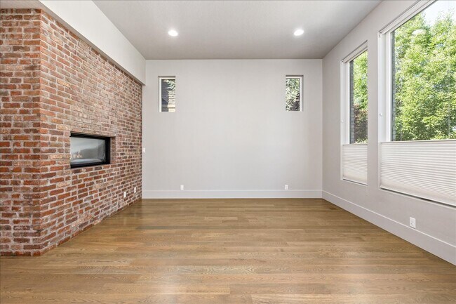 Building Photo - 2758 S Honeycomb Way