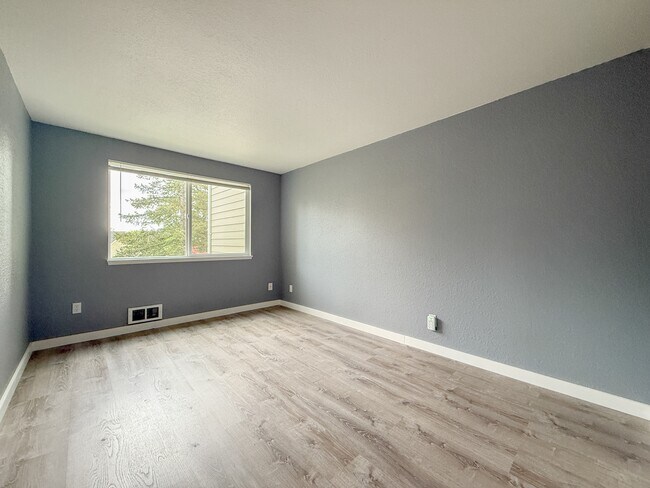 Building Photo - 9494 Woodinville Redmond Rd NE
