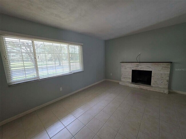Building Photo - 25601 Laylaine Dr