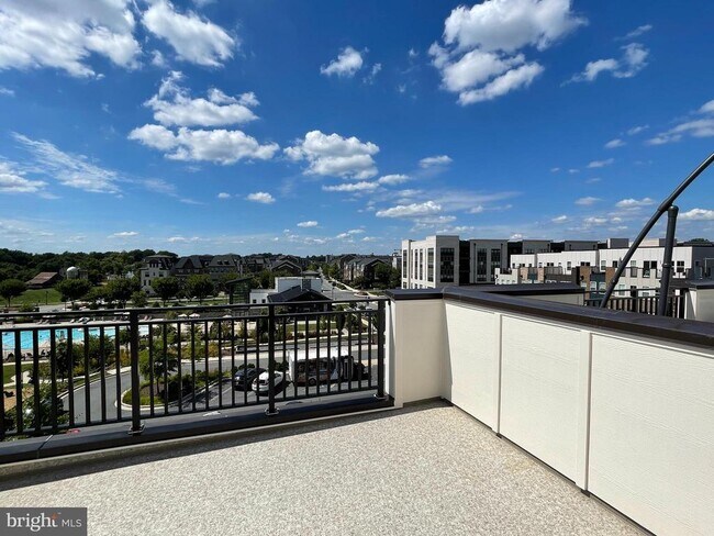 Building Photo - 313 Salinger Pl
