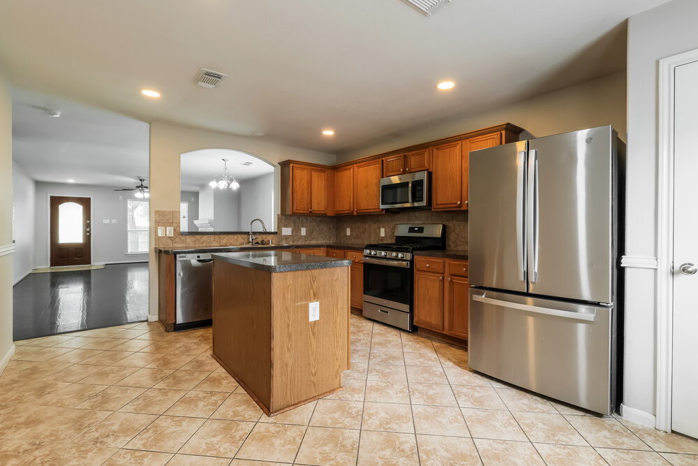 Building Photo - 23503 Maple View Dr