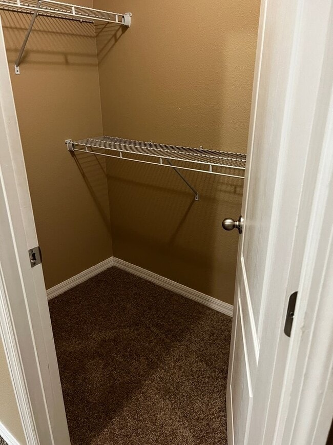 Building Photo - 3/2.5 Two-Story Townhouse with 1 Car Garage in Gated Community- Longwood!