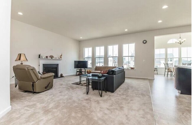 Building Photo - 10279 Benjamin Way