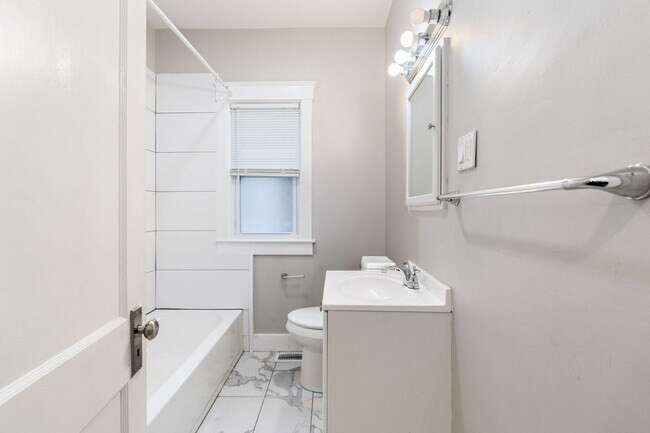 Building Photo - 3 Bedroom House Off Eastern Parkway