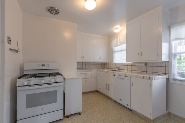 Building Photo - 2BR Home + Bonus Room with Yard & 2-Car Garage | Near Oyster Point | YouTube Tour