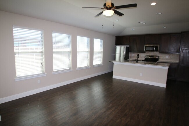 Building Photo - 1324-1328 White Sand Dr