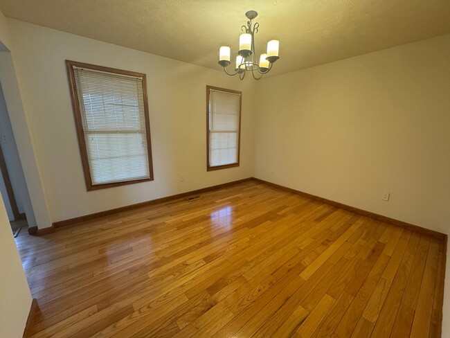 Building Photo - 2047 Parkside Dr