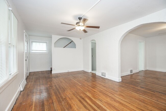 Building Photo - 3 Bedroom/2 bath Single House!! Euclid!!!