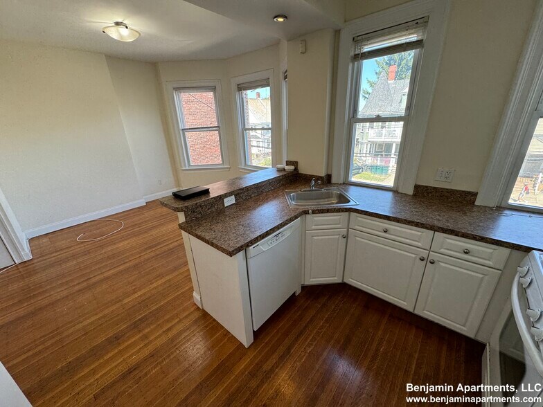 Building Photo - 55 Ashford St