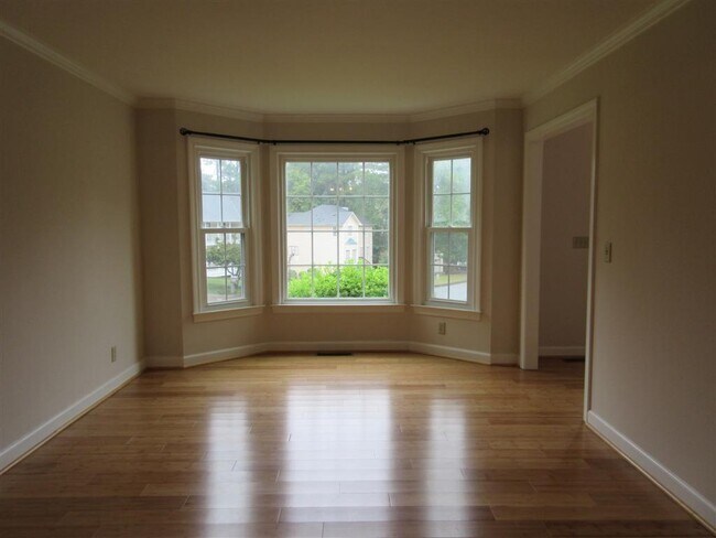 Building Photo - 4635 Villa Chase Dr NE