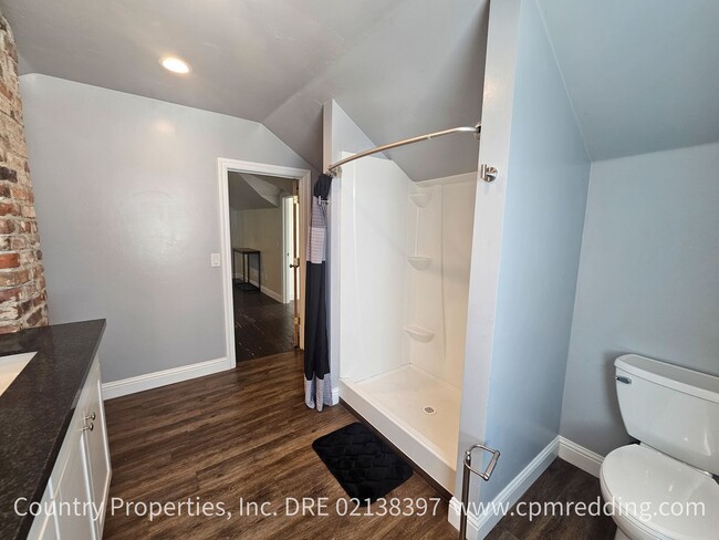 Building Photo - Available Now! Downtown 3-Bedroom with Old World Charm and Modern Amenities!