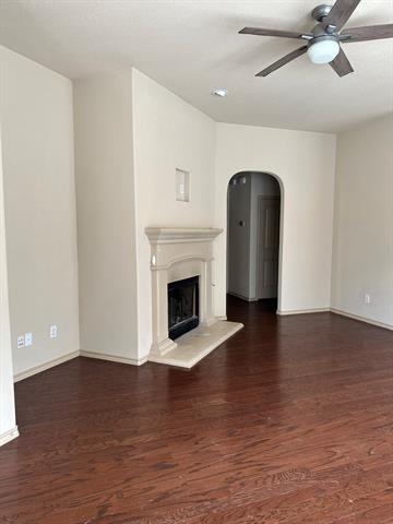 Building Photo - 5009 Holliday Dr