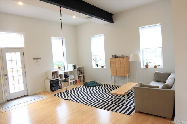 Building Photo - 217 Main St