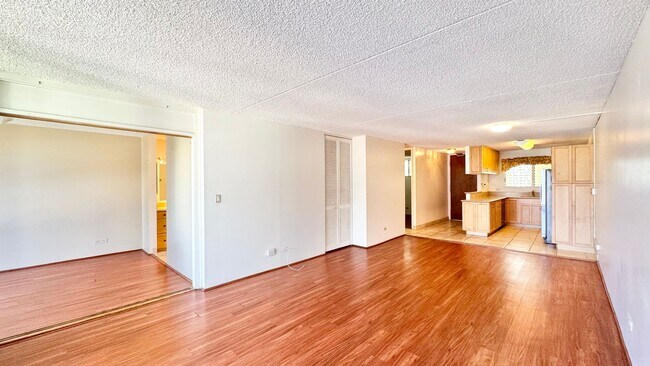 Building Photo - CONVENIENTY LOCATED AND SPACIOUS 2BD/2BA C...