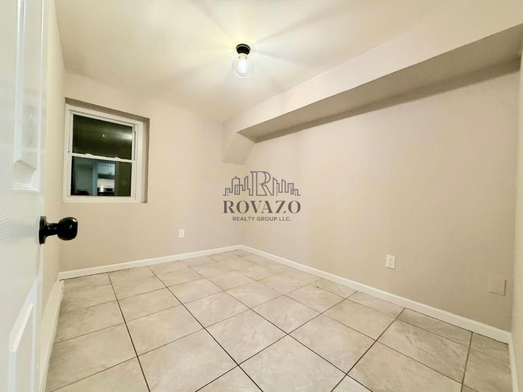 Building Photo - 172 Seymour Ave