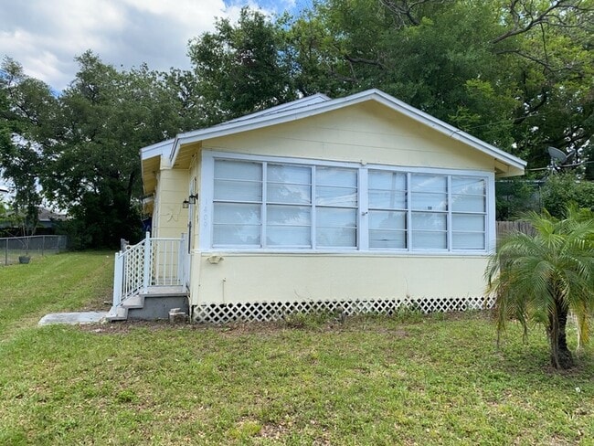 Building Photo - 1409 S Westmoreland Dr