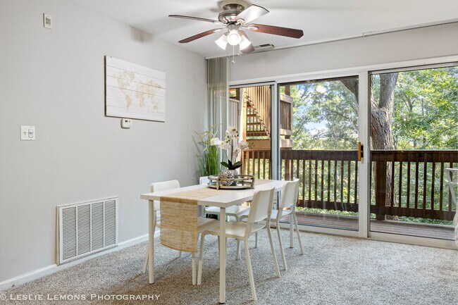 Building Photo - 5811 Oakwood Dr