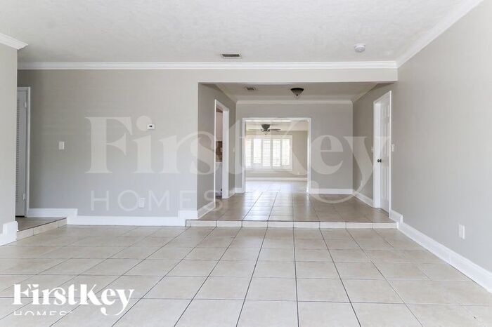 Building Photo - 584 Riverside Dr