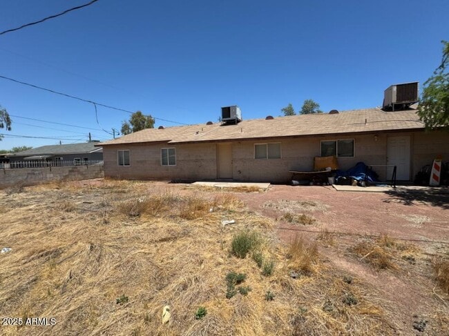 Building Photo - 1331 E Pueblo Ave