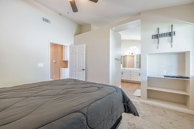 Building Photo - Beautiful 3-Bedroom Home in West Palmdale Community