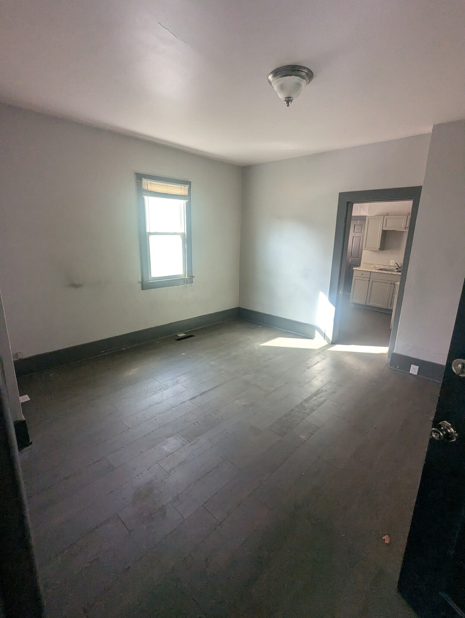 Building Photo - 803 W Chestnut St