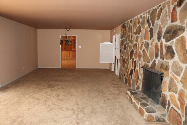 Building Photo - 19275 Symeron Rd