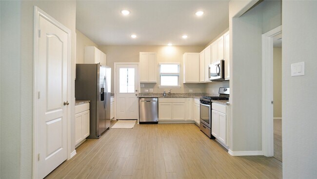 Building Photo - 25463 Northpark Lake Dr