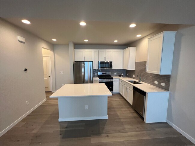 Building Photo - Modern 3 Bed 3 Bath Townhome off of N Carefree and Tutt!!! **Built in 2023**