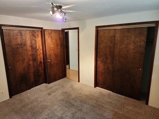 Building Photo - Clinton Dr