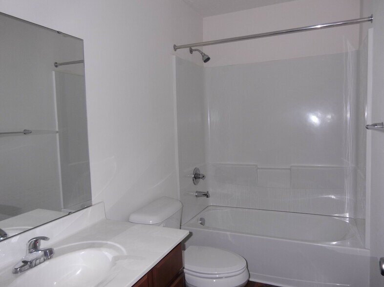 Building Photo - 1712 Athens Dr