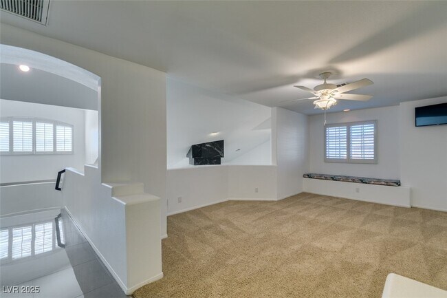 Building Photo - 174 Buena Ct