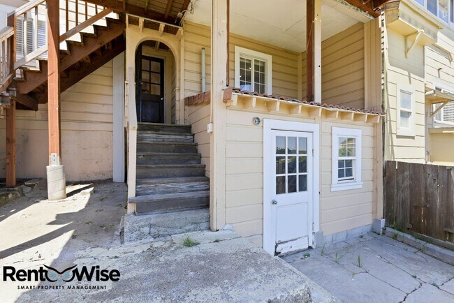Building Photo - 133 Caine Ave