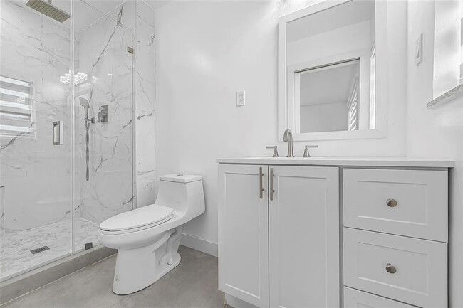 Building Photo - 10350 SW 44th St