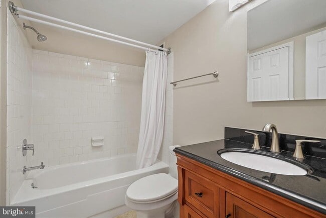 Building Photo - 1225 Martha Custis Dr