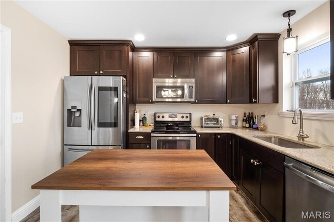 Building Photo - 2617 Lauren Lake Dr