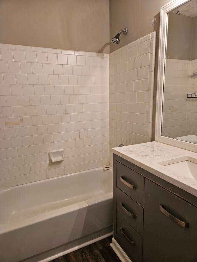 Building Photo - 415 Cadeleigh Ct