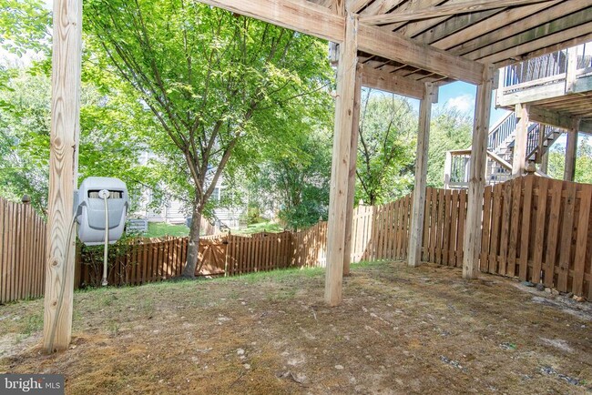 Building Photo - 208 Croft Square