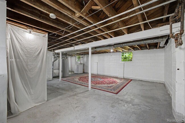 Building Photo - 1301 E Muir Ave