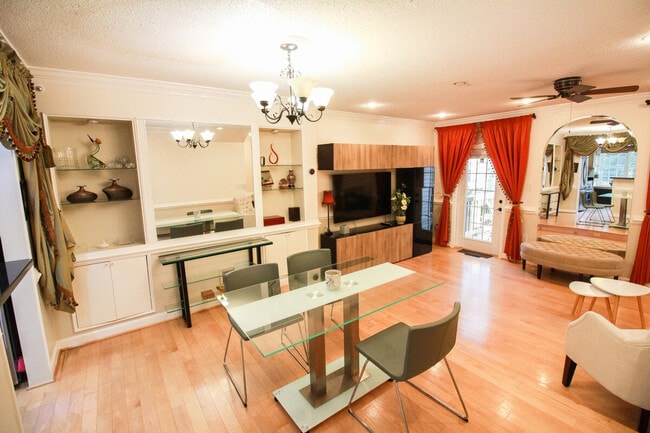 Building Photo - 2304 Hunters Woods Plaza