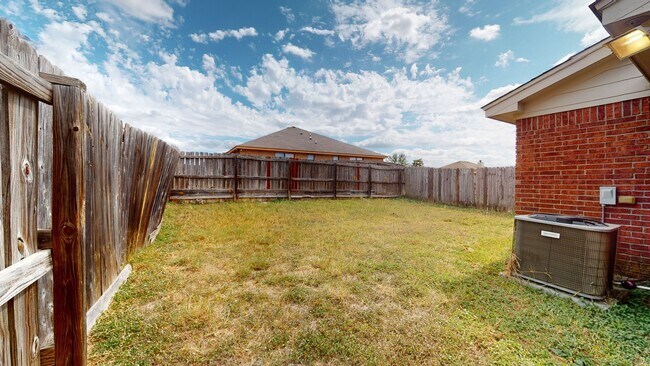 Building Photo - FREE DECEMBER RENT!!!