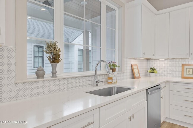 Building Photo - 103 Wishing Wl Dr