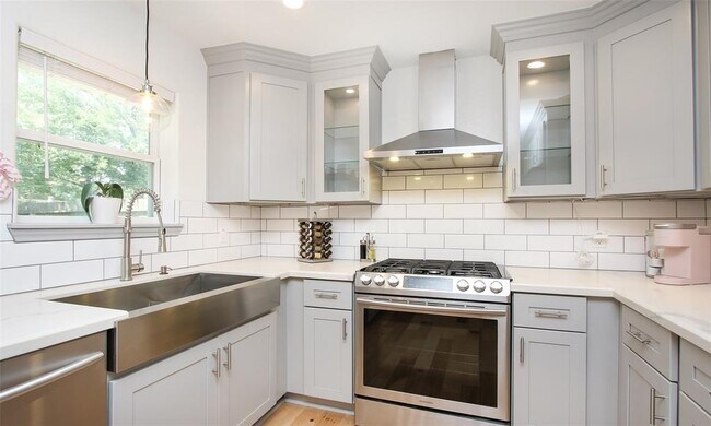 Building Photo - 5923 Dawnridge Dr