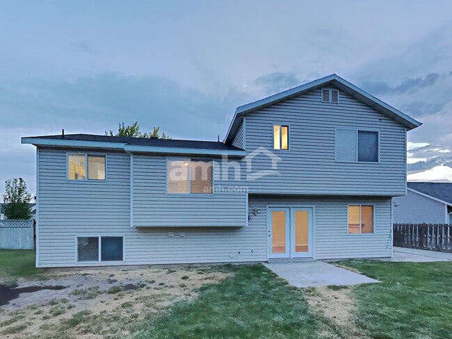 Building Photo - 1868 N 660 W