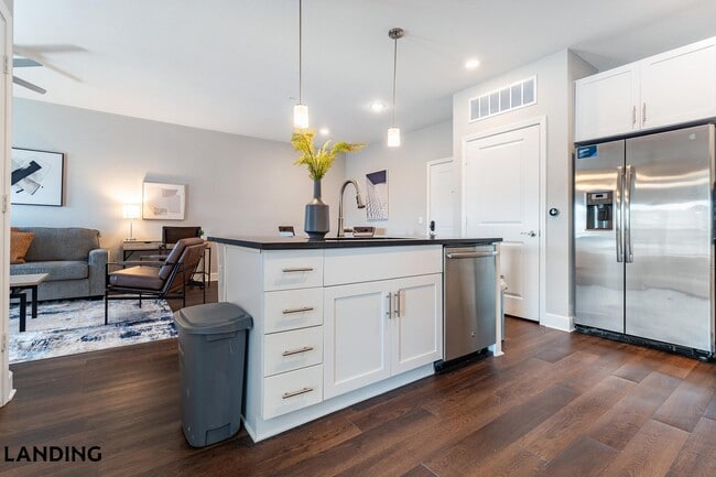 Building Photo - 918 Aventine Dr