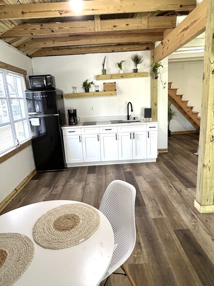 Building Photo - 4339 Tiny Ln