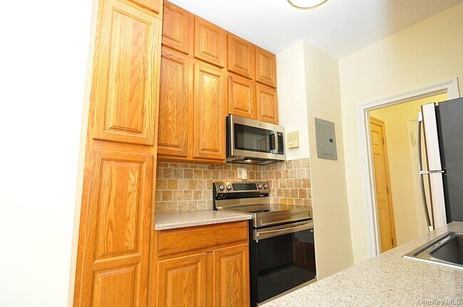 Building Photo - 120 Stonelea Pl